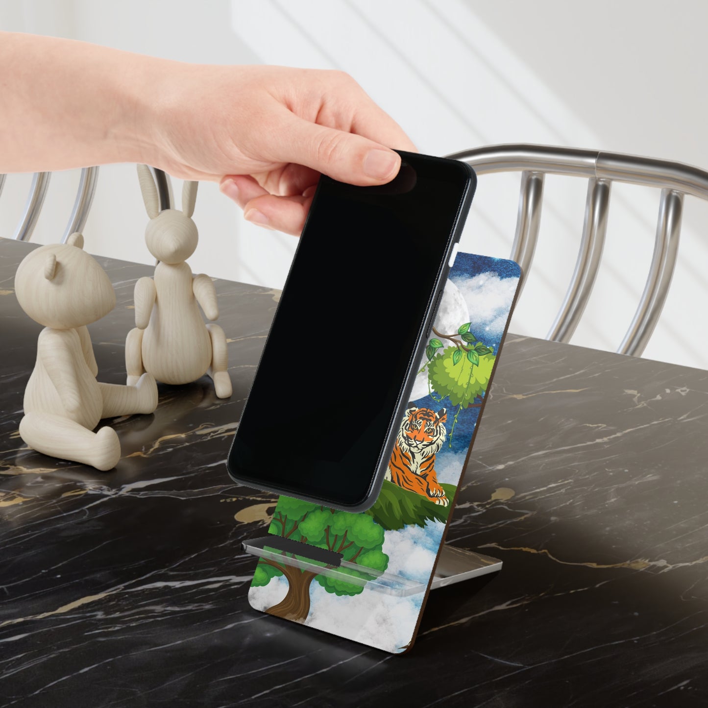 Tiger-Themed Smartphone Display Stand - Jungle Night Design