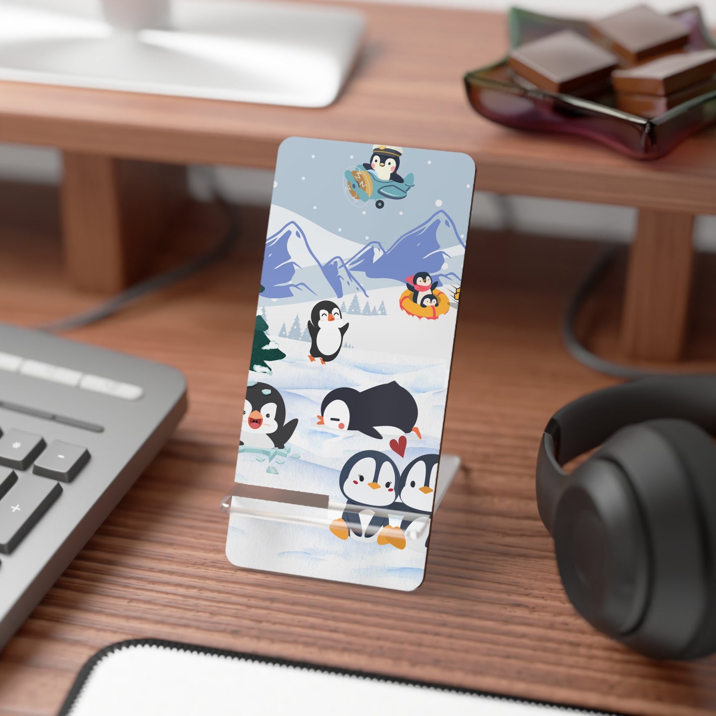 Cute Penguin Smartphone Display Stand - Perfect for Winter Decor & Gift