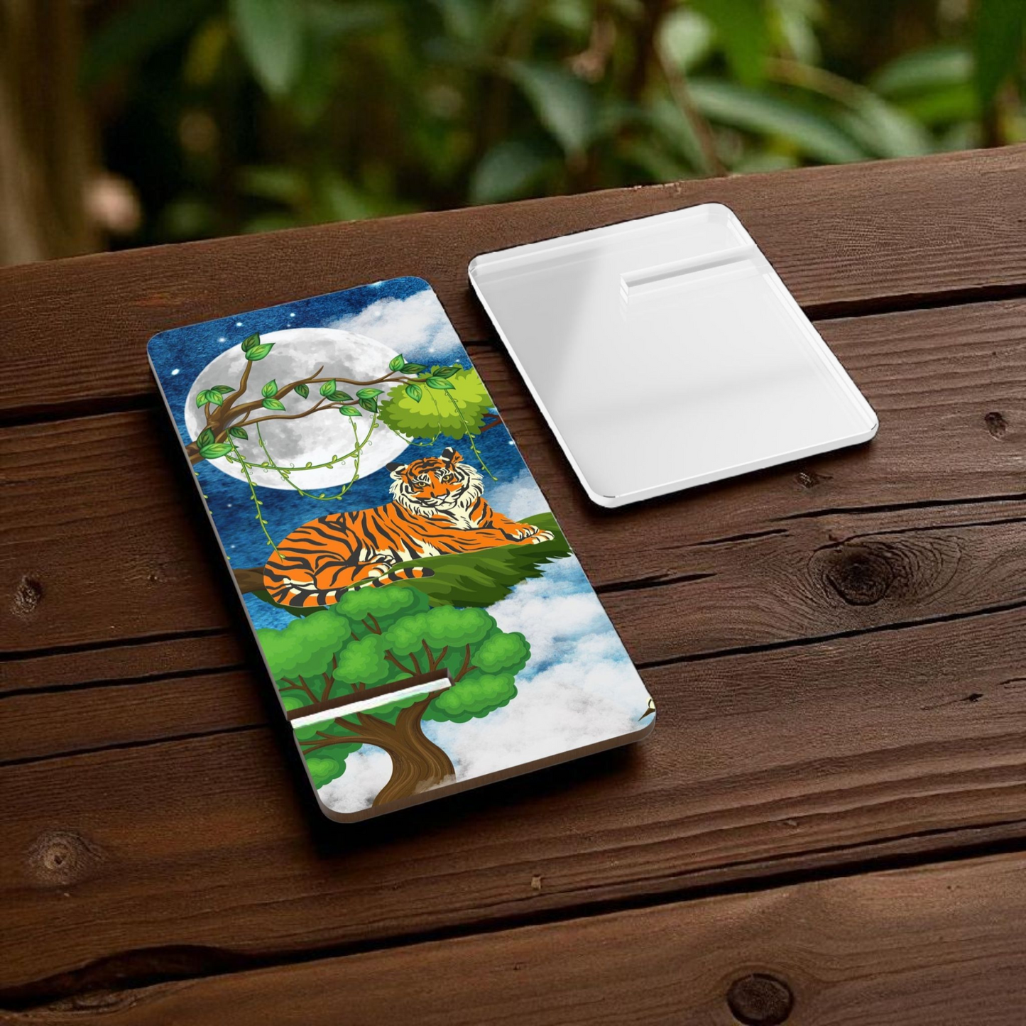 Tiger-Themed Smartphone Display Stand - Jungle Night Design