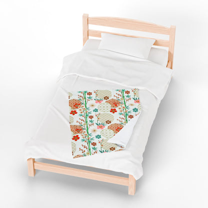 Floral Japanese Circle Velveteen Plush Blanket — Soft Retro Blossom Throw